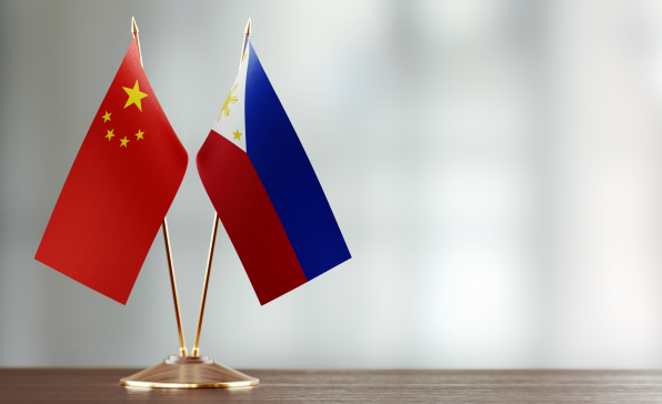 [이슈트렌드] 필리핀 대통령, 취임 이후 첫 중국 방문길에 막대한 투자 약속 받아내
