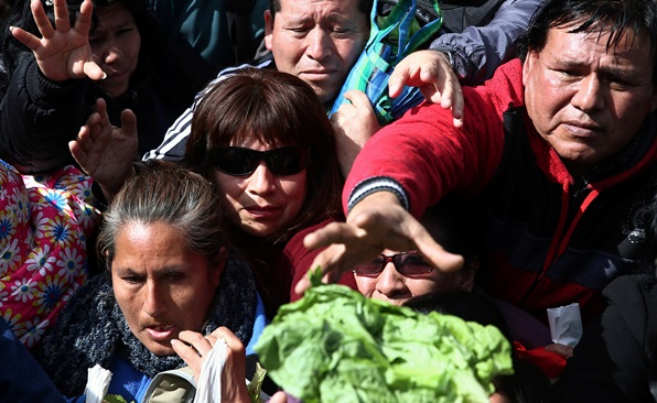 [포토] 아르헨티나, 야채 소매가격 급등에 농민들 시위 벌여