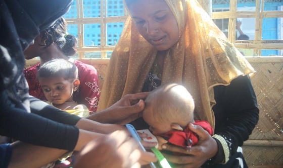 [포토] 방글라데시 난민 캠프의 로힝야족 어린이들 굶주림에 고통