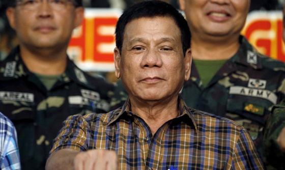 [포토] 필리핀 대통령, 중국에게 ‘영토 침범하지 말라’ 경고