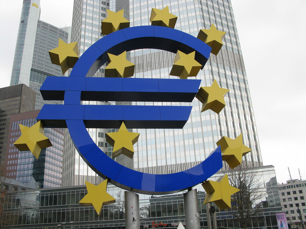 ECB의 완화적 통화정책 기조 유지 결정과 향후 전망