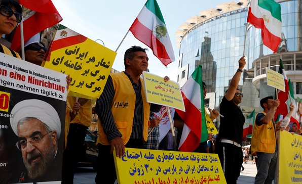 [이슈트렌드] 경제 제재 재개에 따른 이란 경제난 지속...테헤란에서 시위 발생