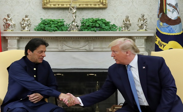 [이슈인포그래픽] 임란 칸 파키스탄 총리, 트럼프 미국 대통령과 첫 회담
