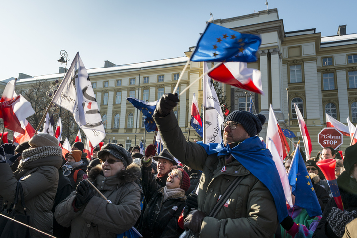 [이슈인포그래픽] 폴란드, 사법개혁안 반대 시위