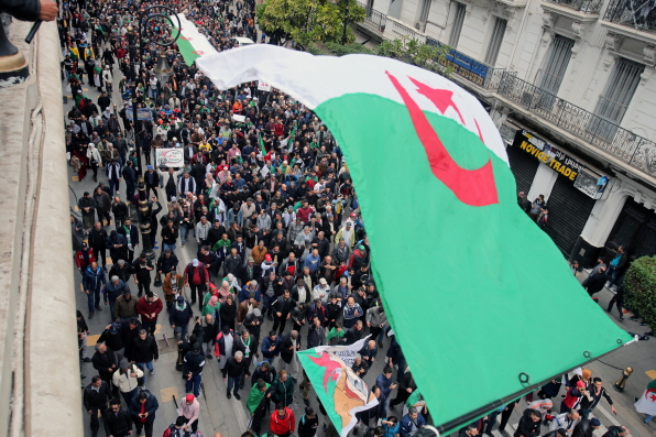 [이슈인포그래픽] 알제리 대선결과와 반정부 시위