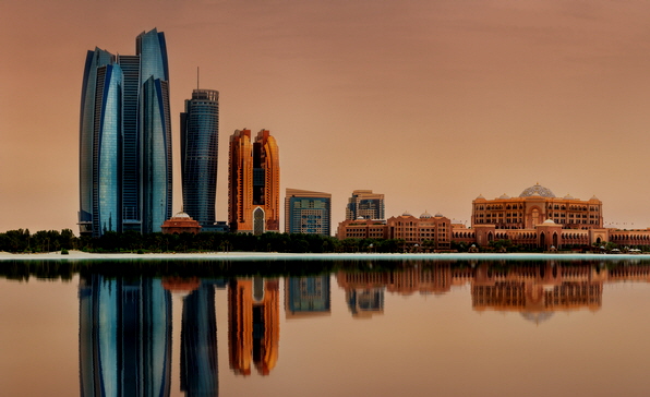 [이슈트렌드] UAE, 석유·천연가스 산업 성장과 소프트파워 강화를 통해 지속적 경제성장 추구