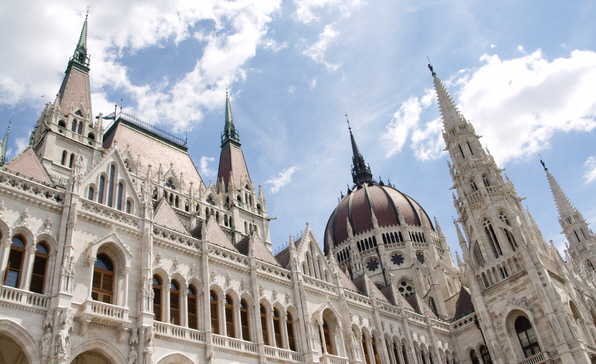 [이슈트렌드] 헝가리 의회, 정부 권한 무제한 강화한 비상조치법 통과