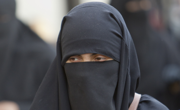 [이슈트렌드] 탈레반, 여성의 사회 활동 제한... 샤리아에 기반한 처벌도 시행