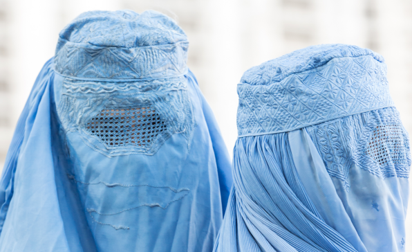 [이슈트렌드] 아프가니스탄 탈레반, 여성들의 행복도 높아졌다고 주장... 미용업 금지 조치 발표