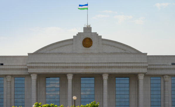 [이슈트렌드] 우즈베키스탄 대통령, 개헌 이후 재선에 성공