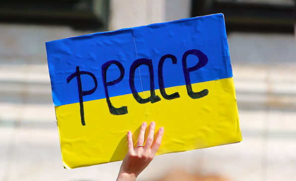 [이슈트렌드] 우크라이나 대통령, 군 총사령관 전격 교체... 전문가들은 전황과 인사에 우려 표명