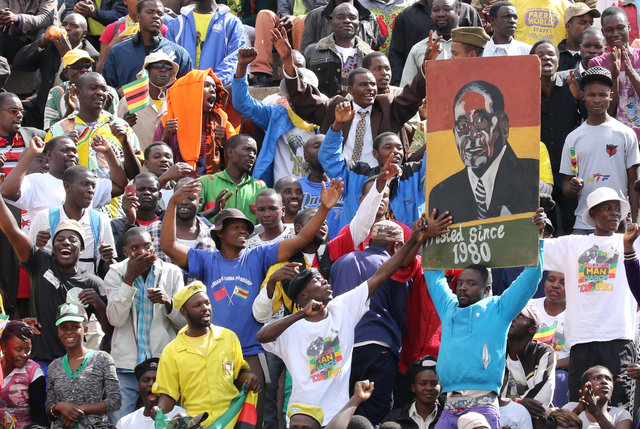 그림입니다.

원본 그림의 이름: 짐바브웨 대통령 연설.jpg

원본 그림의 크기: 가로 640pixel, 세로 429pixel