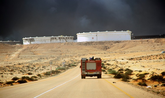 [포토] 리비아, 에스 시데르 항구 보수작업 착수
