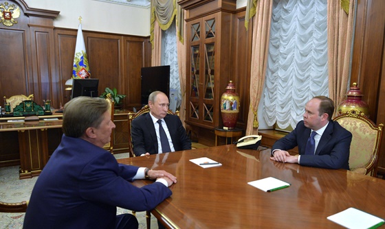 [포토] 러시아 대통령, 생태 및 운송 대표단과 회담