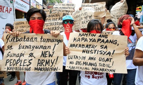 [포토] 필리핀, 정부-마오주의자 반군 협상 재개 요구 시위 벌어져