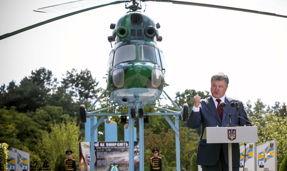 [포토] 우크라이나 대통령, 브로디 지역 비행 여단에서 연설
