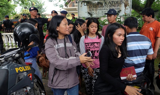 [포토] 인도네시아, 성당에서 자살 폭탄테러 발생