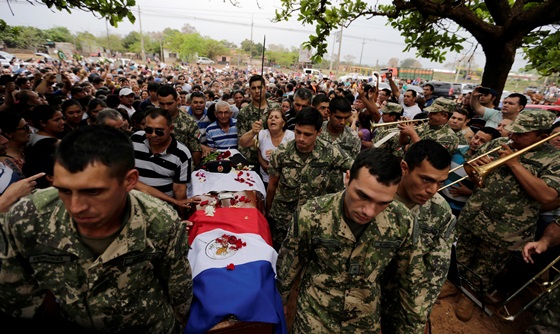 [포토] 파라과이인민군의 공격으로 사망한 군인 장례식 