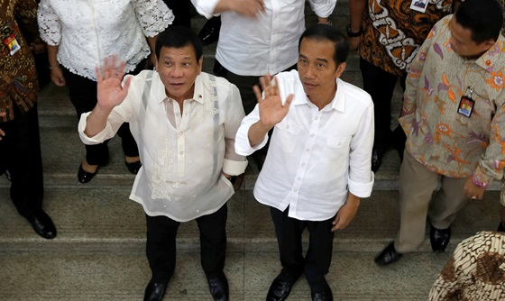 [포토] 두테르테 필리핀 대통령, 인도네시아 대통령과 만나