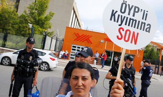 [포토] 터키, 쿠데타 시도 여파로 인한 대학교 강의 중단에 반대하는 시위 열려