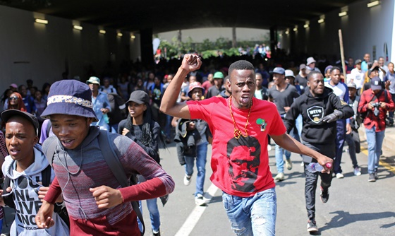 [포토] 남아공 학생 시위대, 경찰과 충돌
