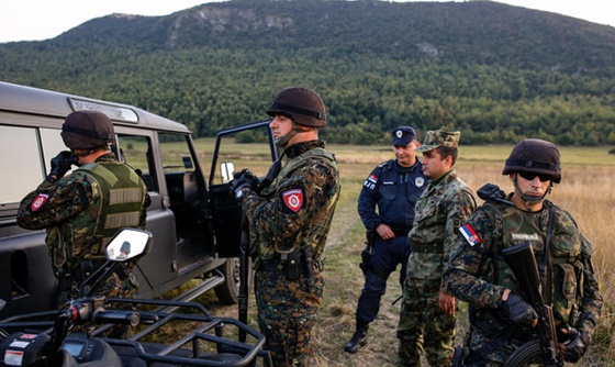 [포토] 세르비아와 불가리아 국경에서 경비서는 국경 보호대들