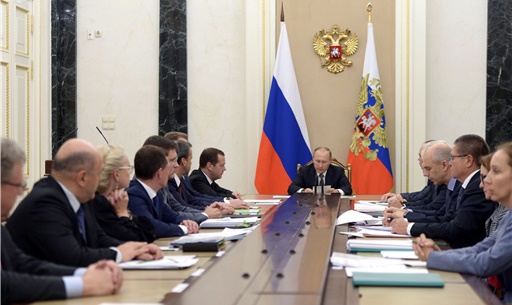 [포토] 러시아 대통령, 정부 각료 회의에서 경제 상황 언급