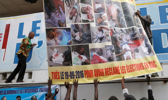 [포토] 콩고, 대선연기 시위에서 사망한 희생자 기리는 시위 열려
