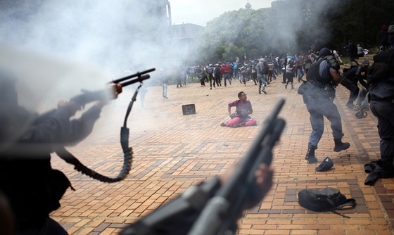 [포토] 남아공 대학생들, 시위 중 경찰과 충돌