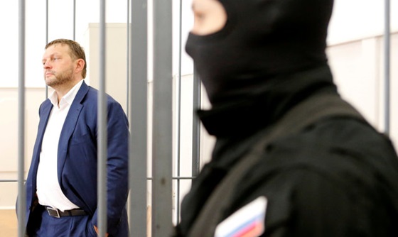 [포토] 키로프 주지사, 뇌물 수수 혐의로 조사  