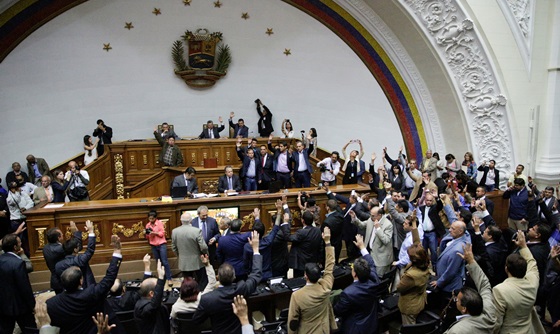 [포토] 베네수엘라 의회, 국민소환투표 연기 비난