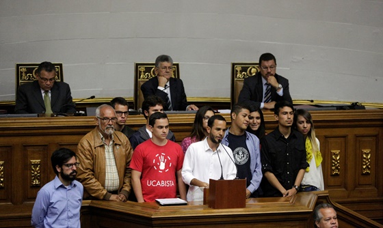 [포토] 베네수엘라 대학생, 국회 세션에서 대통령 퇴진 요구