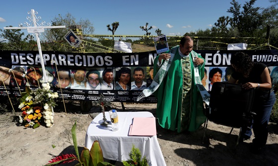 [포토] 멕시코, ‘죽은자의 날’ 명절 맞아 실종자 위한 세례 진행