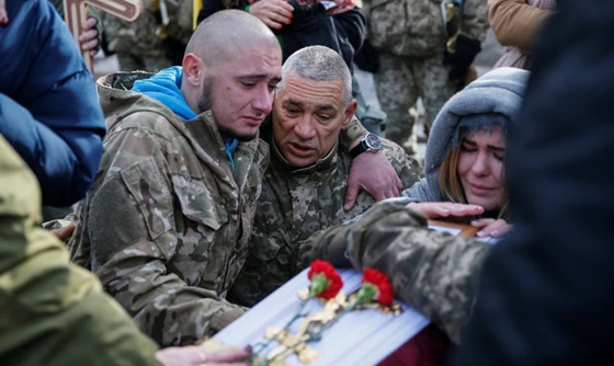 [포토] 우크라이나에서 ‘아이다’ 대원의 장례식 거행돼