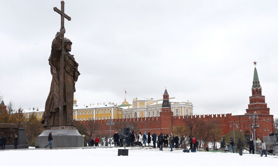 [포토] 러시아 ‘국민 화합의 날’에 대공 블라디미르 동상 세워