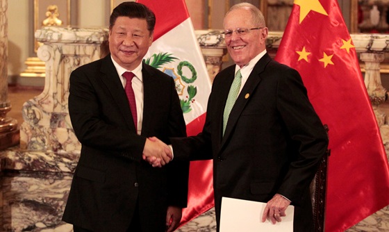 [포토] 페루 대통령, 중국 국가주석과 비공식 회담 가져
