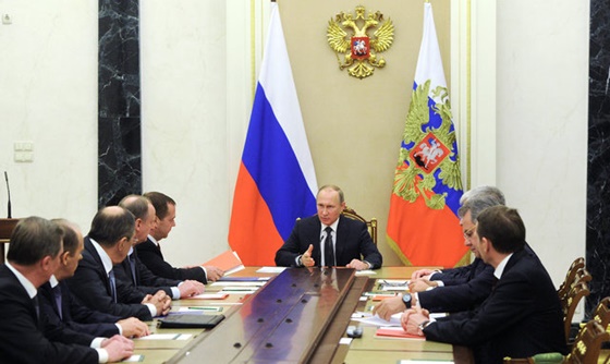 [포토] 러시아 대통령, 안보회의 회원들과 회담