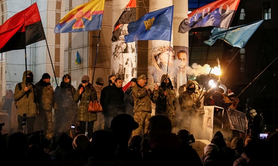 [포토] 우크라이나 민족주의 단체, 반정부 시위 참가