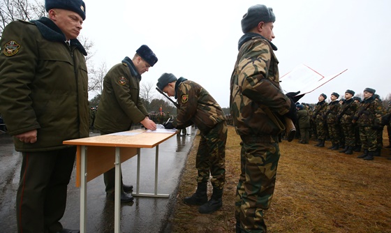 [포토] 벨라루스 장병들, 보리소프 기지 근처에서 서약식 진행