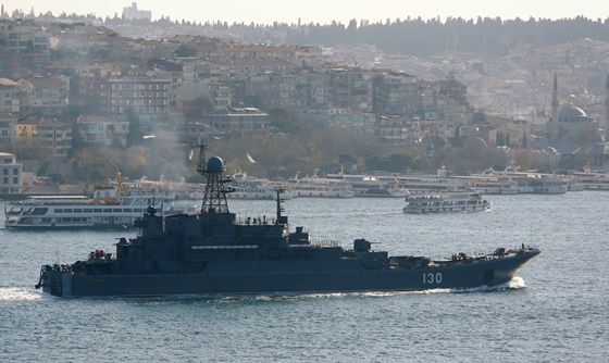 [포토] 러시아 군함, 보스포러스 해협 항해
