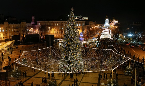 [포토] 우크라이나, 키예프 중심에 크리스마스 트리 설치