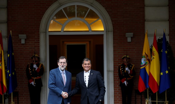[포토] 스페인 총리와 포즈를 취하는 에콰도르 대통령 