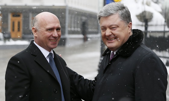 [포토] 우크라이나 대통령, 몰도바 총리 환영