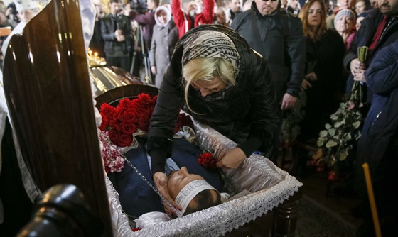 [포토] 우크라이나서 사살당한 전 러시아 국회의원 장례식 열러
