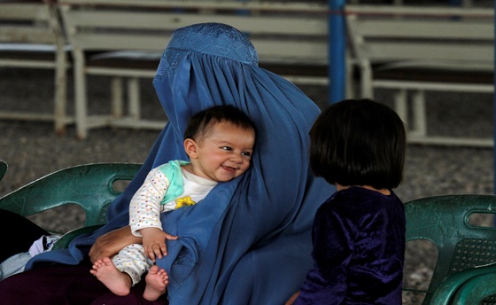 [포토] 본국 송환을 위해 파키스탄서 기다리고 있는 아프간 여인