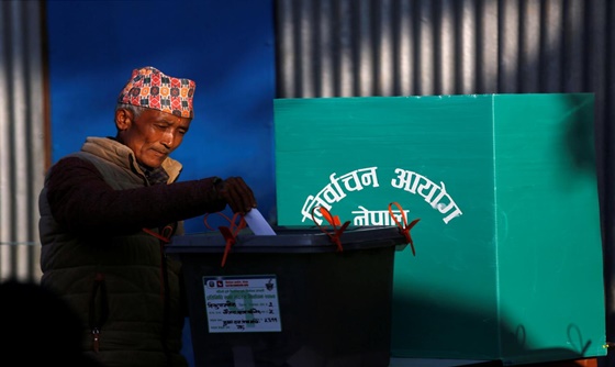 [포토] 네팔, 군대 경계 태세 속에 선거 시작