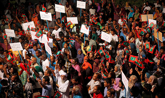 [포토] 몰디브 시위대, 야당 지도부 석방 요구하는 시위 벌여
