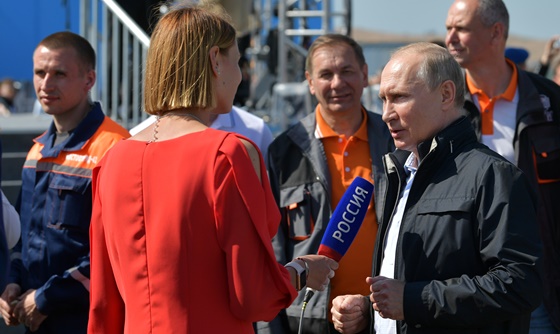 [포토] 푸틴 대통령, 러시아와 크림반도 연결하는 교량 개통식에 참석