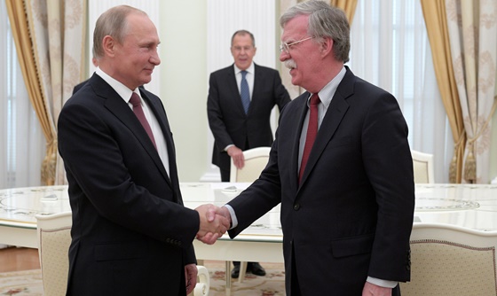 [포토] 푸틴 대통령, 볼튼 보좌관과 모스크바에서 회담
